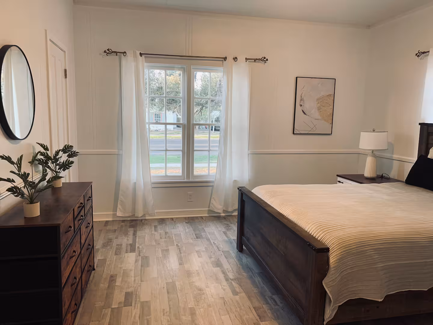 Second bedroom details